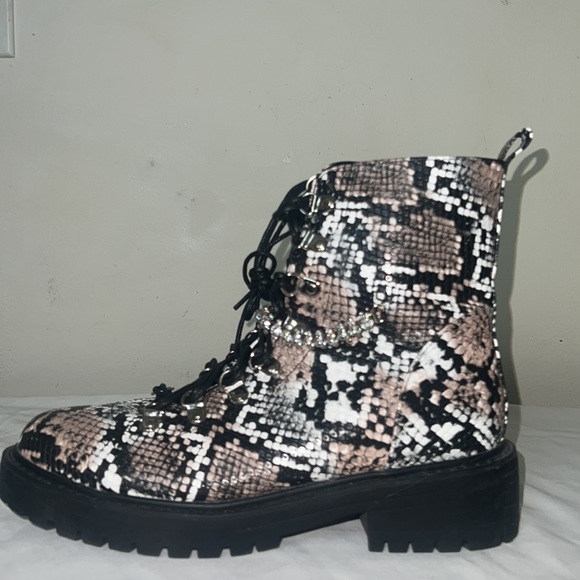 Pretty Little Thing Snake Diamante Detail Combat Ankle Boots Sz 9 - Picture 10 of 16